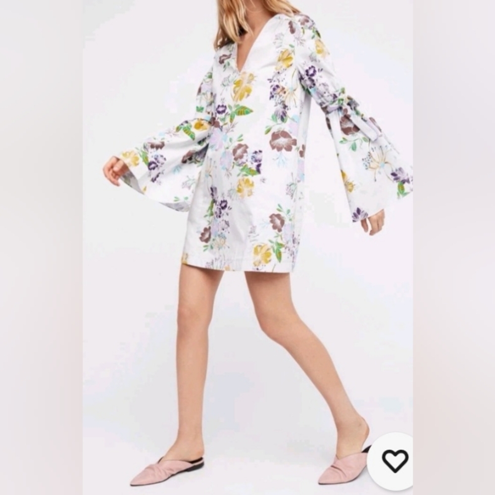 Free People Women's White Floral V-Neck Bell Sleeve With Tie-Bow Mini Dress. XS